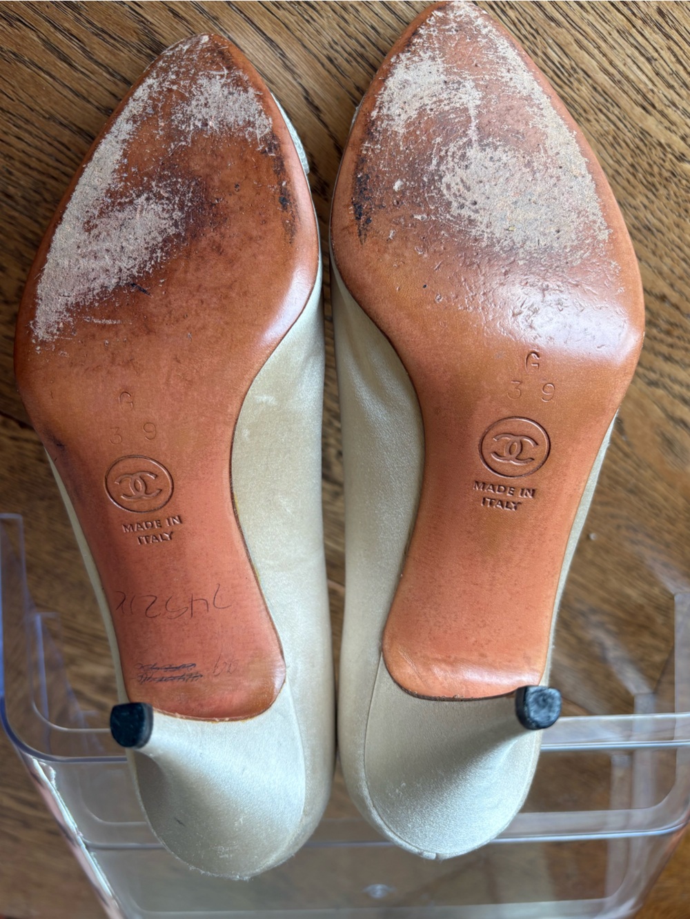 CHANEL Vintage Cream Satin Pointed Toe Pumps with Textured Cap Size 39 EU/8.5 US - Picture 8 of 16